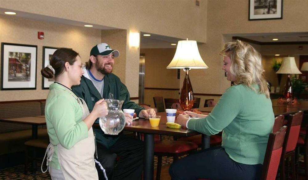 Hampton Inn & Suites Toledo-Perrysburg Rossford Ristorante foto