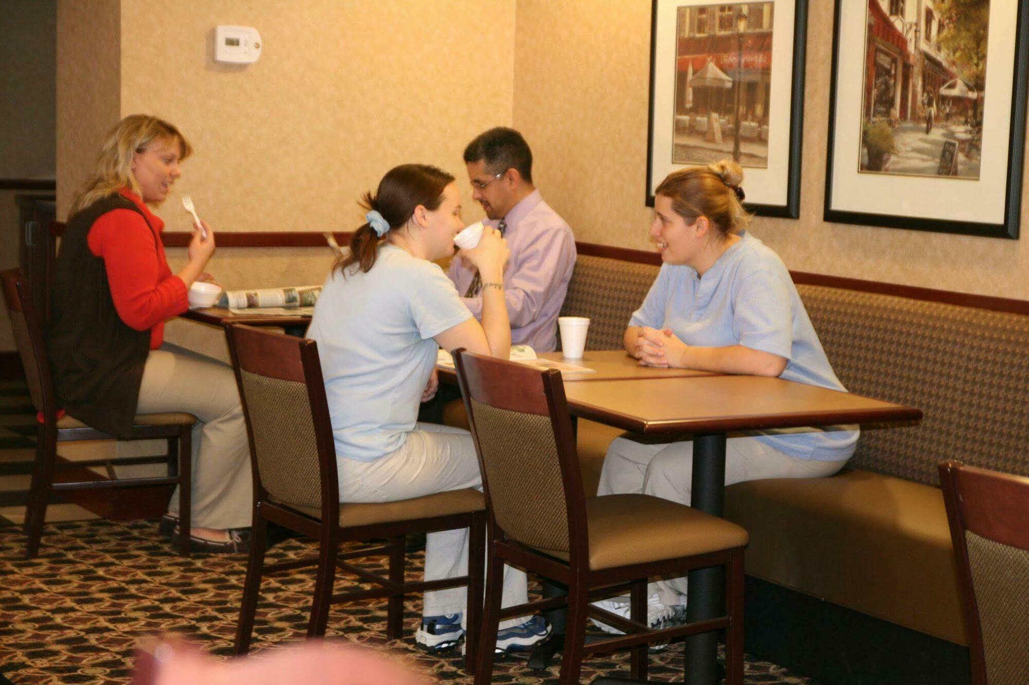 Hampton Inn & Suites Toledo-Perrysburg Rossford Ristorante foto
